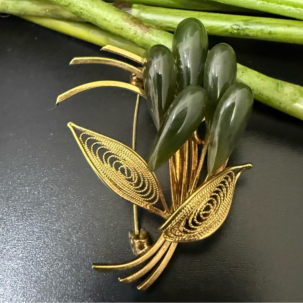 Vintage Faux Jade Gold-tone Filigree Flower Bouquet Brooch 8.1g.
